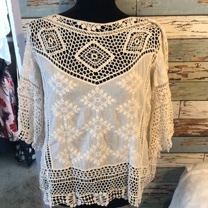Lace flowey long sleeve shirt!